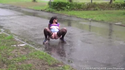 Услугами одной проститутки пользуется много мужчин