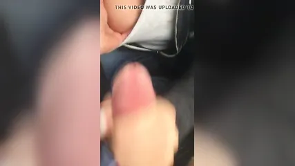 Мужик в машине облил лицо блондинки большим количеством спермы