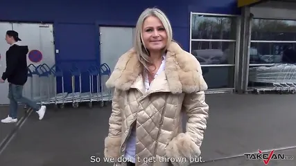 Пикапер оттрахал в машине грудастую милфу в бритую киску и голую вышвырнул на обочину