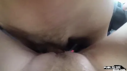 Инспектор по вождению жарит в выбритую пизденку рыженькую цыпочку во время урока