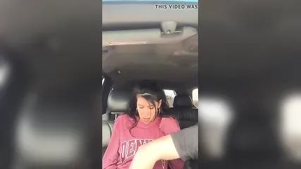 Мужчина-водитель дрочит письку пассажирке