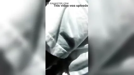 Негр ебет белую бабу в машине