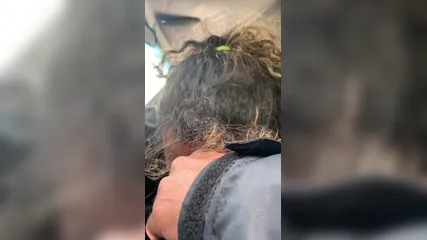 Зрелая брюнетка отсасывает хуй незнакомца за деньги