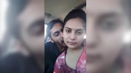 Индуска опустилась волосатой киской на член любовника в позе наездницы