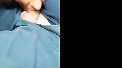 Старая брюнетка отсасывает хуй разгоряченного любовника