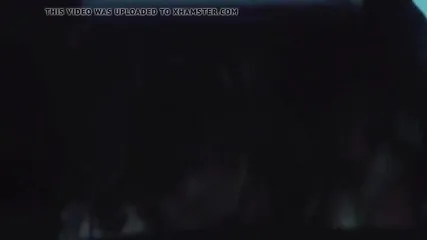 Страстный секс любовников после вечеринки в машине в публичном месте