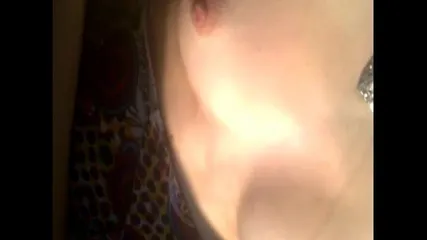 Шлюха сосала член и трахалась с клиентом с презервативом на конце