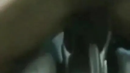 Худенькая брюнетка насаживается киской на рычаг переключения скоростей