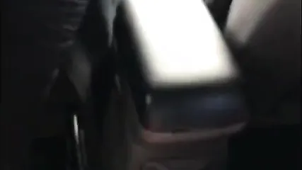Неверная супруга отсасывает любовнику в просторной машине в конце скучного рабочего дня
