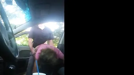 Замужняя любовница с мокрой пизденкой покорно стоит раком перед возбужденным другом семьи