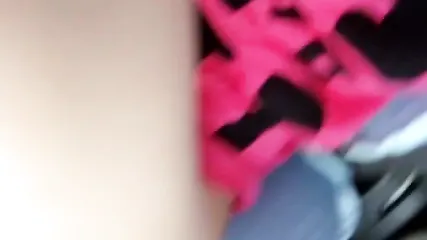 Возбужденный водитель с особой страстью имеет в лохматую письку молодую японку и кончает внутрь