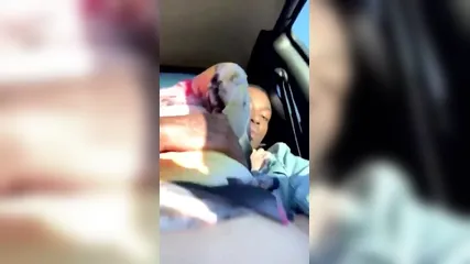 Распутная молодая телочка давно мечтала устроить грязный секс с негром в автомобиле