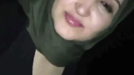Правоверная мусульманка сосет хуй, не считая это грехом