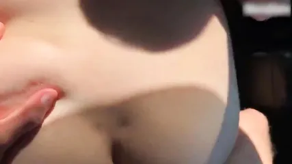 Помог незнакомой девушке, а та ему отдалась в киску