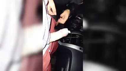 Надела ротиком презерватив на член и сосать взялась