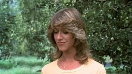 Девушка на природе сама захотела член парня отсосать