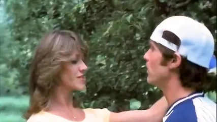 Девушка на природе сама захотела член парня отсосать