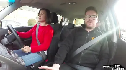 Инструктор готов выдать телке права, но только после секса