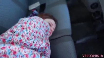 Рыжая телка хотела новых фоток, а занялась сексом на природе