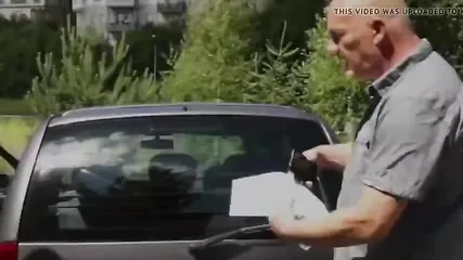 Опытная проститутка учит молодую ублажать клиентов