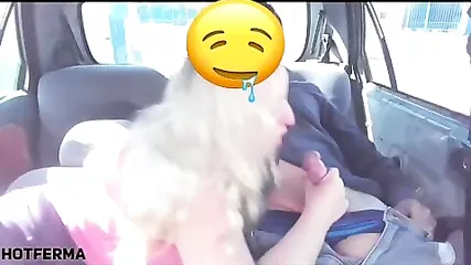 Блондинка сосет член водителя и насаживается на него пилоткой