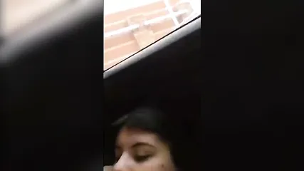 Индийская пара трахается в автомобиле