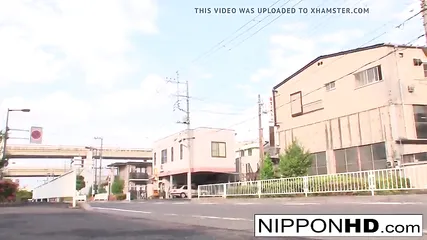 Японский пассажир трахает таксистку после сквирта