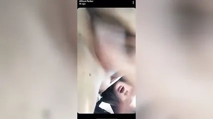 Веб модель с красивыми дойками дрочит пизду в авто перед счастливыми зрителями чата